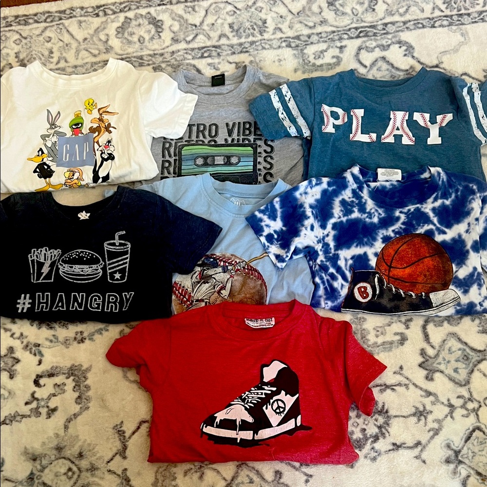 Bundle of boys 4T short sleeve T-shirts